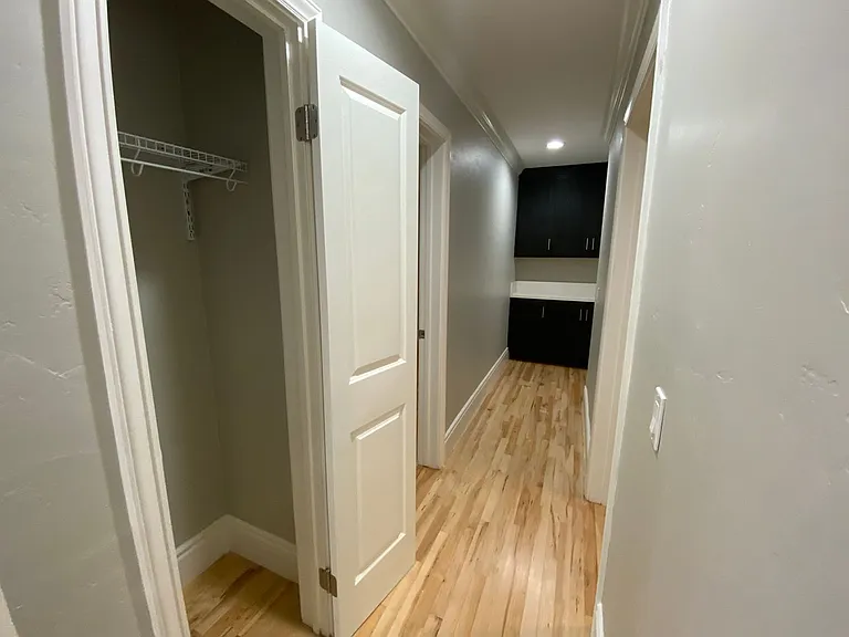 AC! In Unit Washer & Dryer! Reserved Onsite Parking! Downstairs Home! — Photo 13