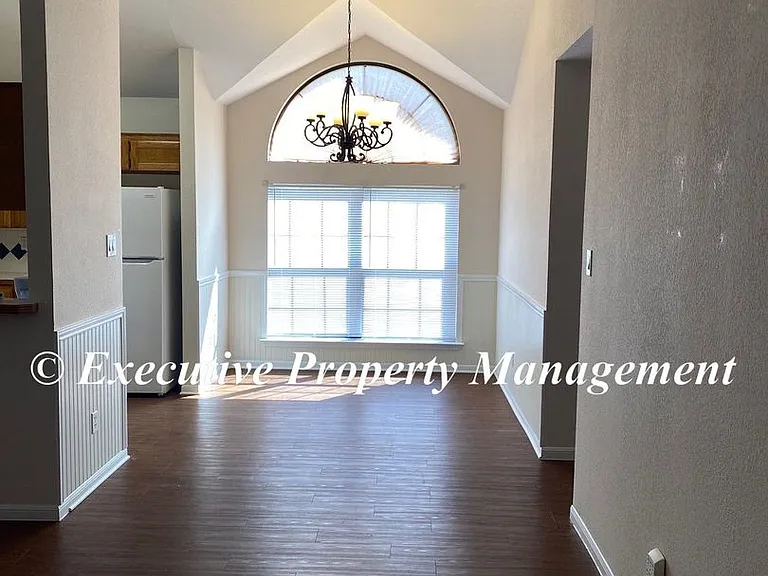 917 Whirlaway Dr — Photo 8