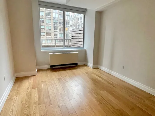 776 Sixth Avenue image 10 of 51