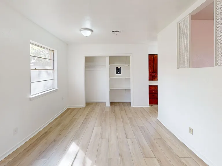 1102 S Ann Blvd — Photo 4