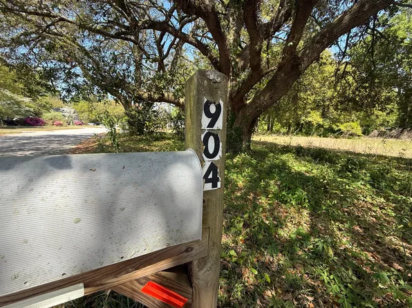 904 Hildebrand Dr, Bonneau, SC 29431