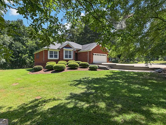3rd image of 785 Courthouse Rd