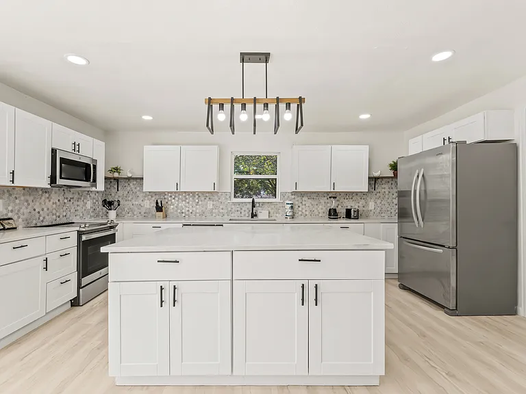 1813 Erwin Pl — Photo 18