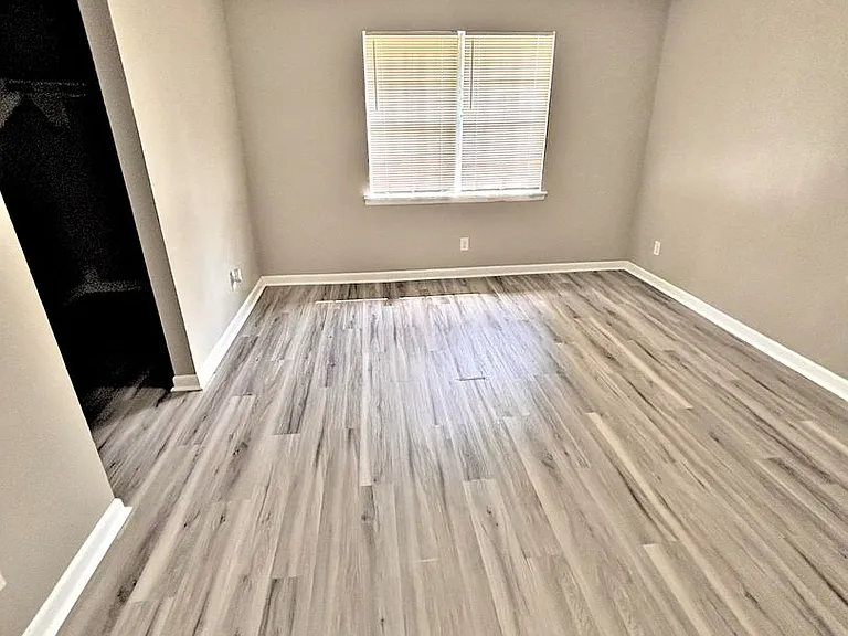 209 Cloverleaf Dr — Photo 19