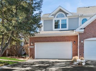 2S744 Lakeside Dr, Glen Ellyn, IL 60137