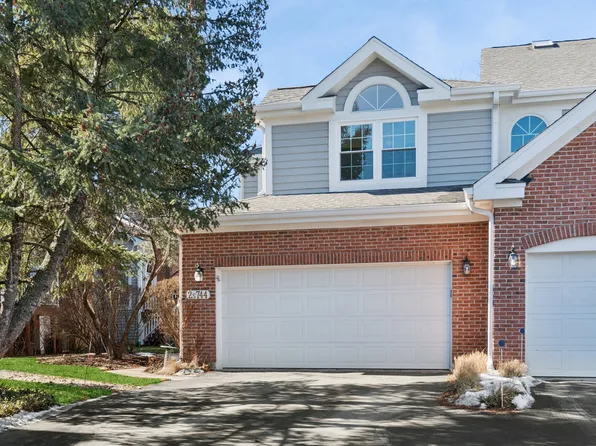 2S744 Lakeside Dr, Glen Ellyn, IL 60137