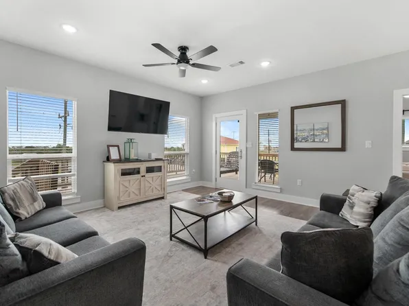 991 Seadrift Dr, Crystal Beach, TX 77650