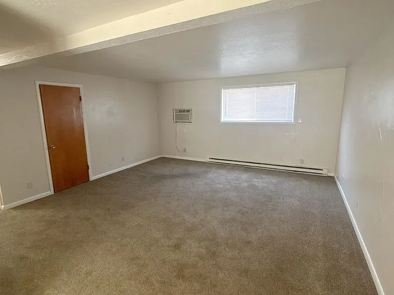 1110 Garfield St — Photo 2