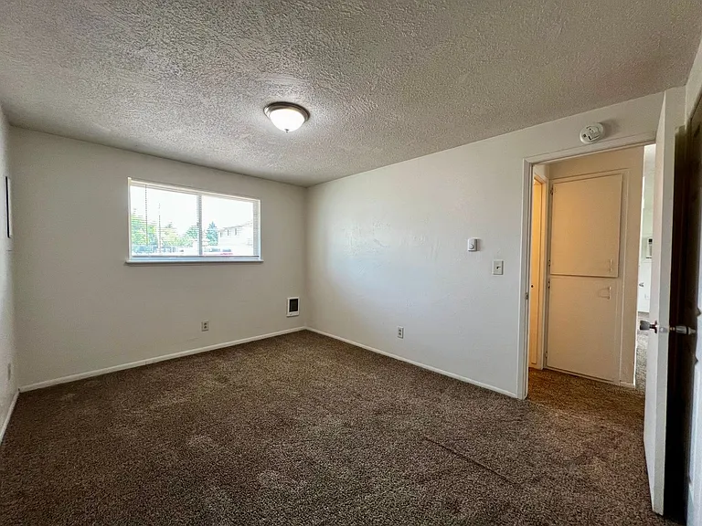 1111 S 12th Ave — Photo 9