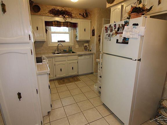 5th image of 5460 Threasa St