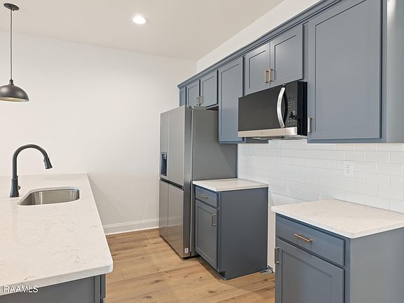 3rd image of 122 Frontier Ln