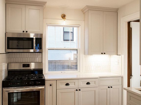 Lots of light in kitchen