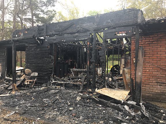 3rd image of 1634 Woody Dr