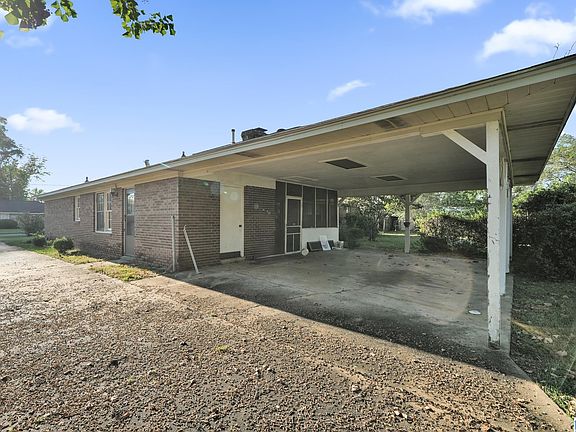 3rd image of 304 Pinehaardt Dr