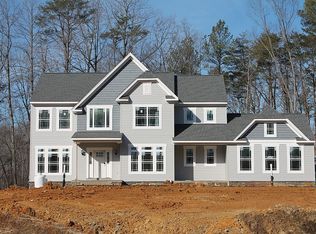 1347 Fairwood Dr, Huntingtown, MD 20639