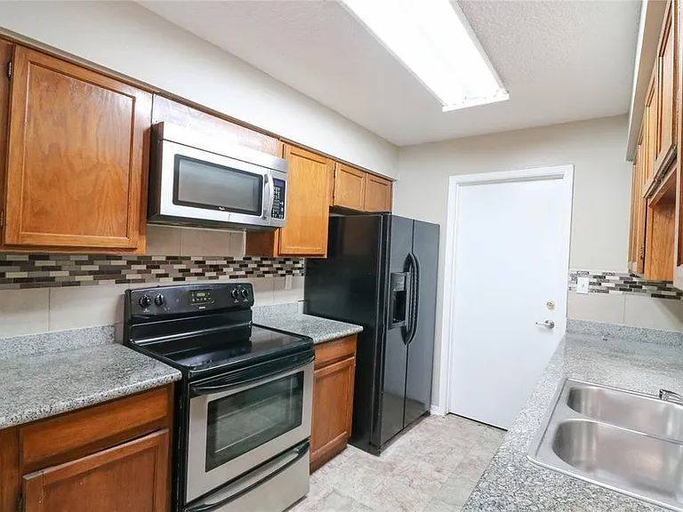 6111 Briar Glade Dr — Photo 7