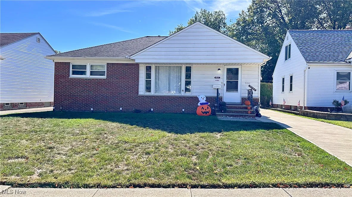 26268 Leslie Ave photo 1