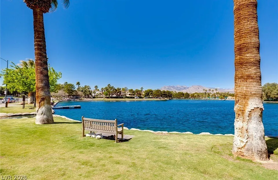 Harbor Cliff Dr, Las Vegas — Photo 2