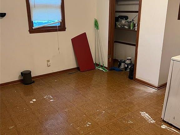 3rd image of 510 E Adams St