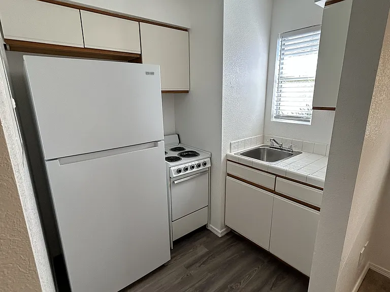 1559 Courtney Place — Photo 11