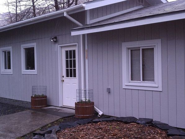 10589 Chiniak Dr, Kodiak, AK 99615