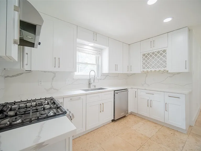 4815 Caris St — Photo 7