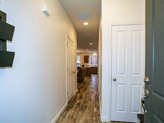 3rd image of 4526 SE Satinwood St