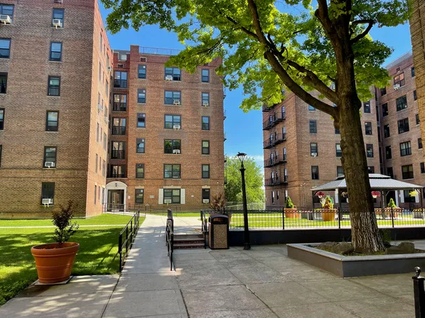 144-64 Sanford Avenue image 16 of 18