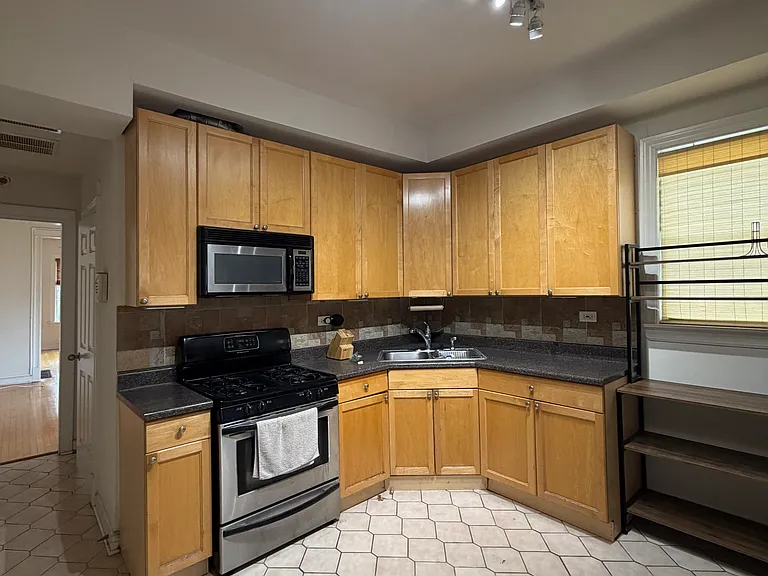 3319 W Berteau Ave #2 — Photo 2