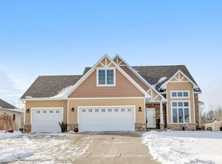 1914 Kettle Creek Dr, De Pere, WI 54115