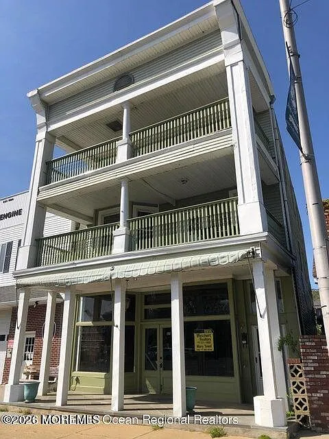 6 bed, 4230 sqft, $3,600 — Photo 1