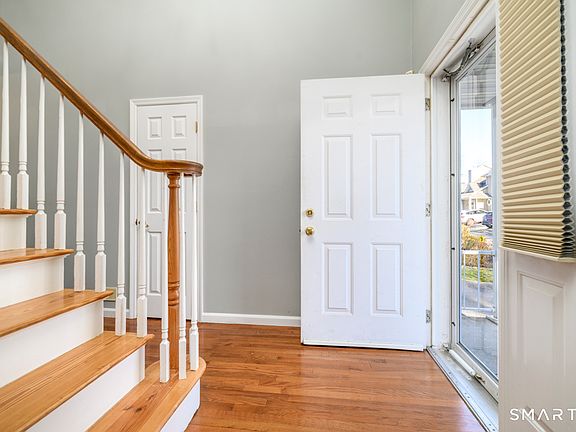 3rd image of 596 Glenbrook Road APT 12