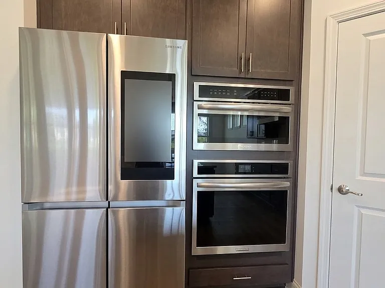 384 Yardley Ln — Photo 6