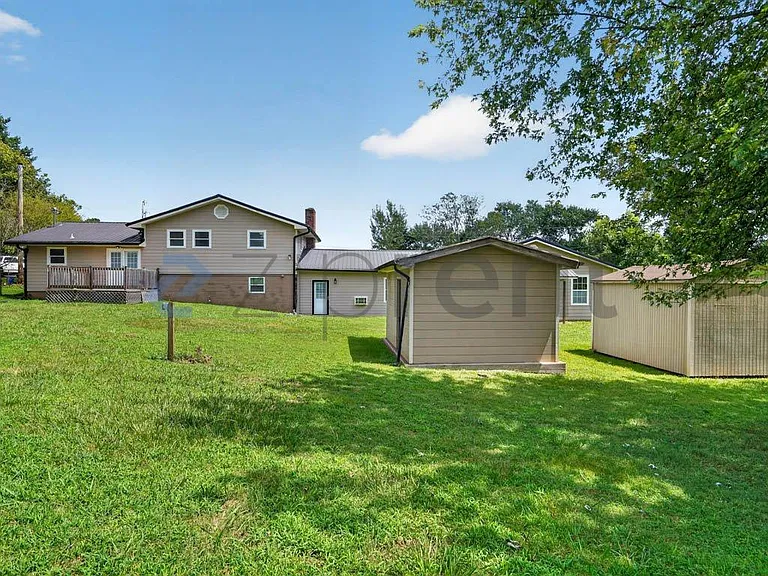 906 Diamond Cir — Photo 42