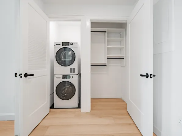 21-07 Astoria Boulevard image 6 of 9