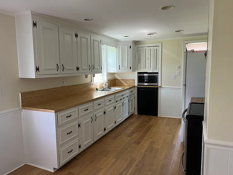 207 Russell St — Photo 16