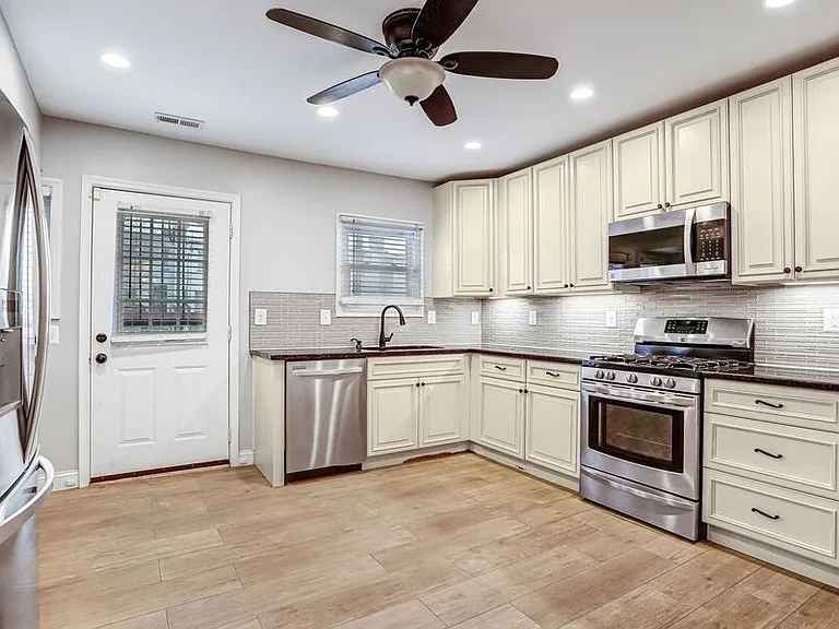 3351 Clay St NE — Photo 13