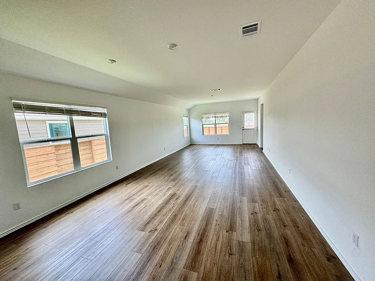 440 Doherty — Photo 10