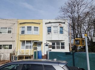 821 W Fingerboard Rd, Staten Island, NY 10305