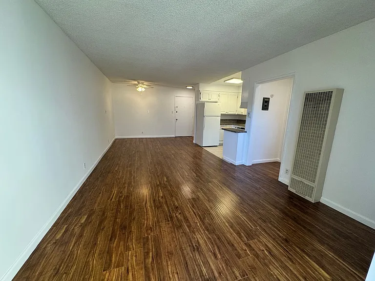 617 N Orange Dr — Photo 14