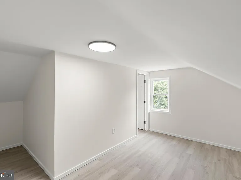 2141 Valley Ave — Photo 21