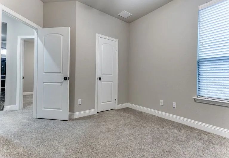 506 Weston St — Photo 5