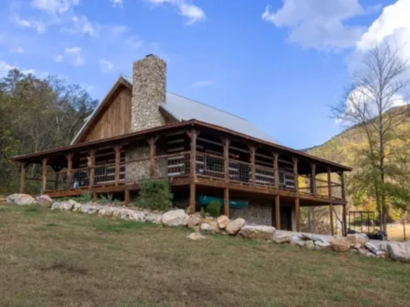 821 Tomahawk Dr, Cosby, TN 37722