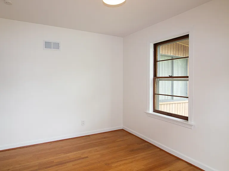 340 Calvert Ave — Photo 13