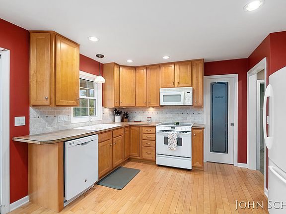 5th image of 9145 Monte Vista Dr SE