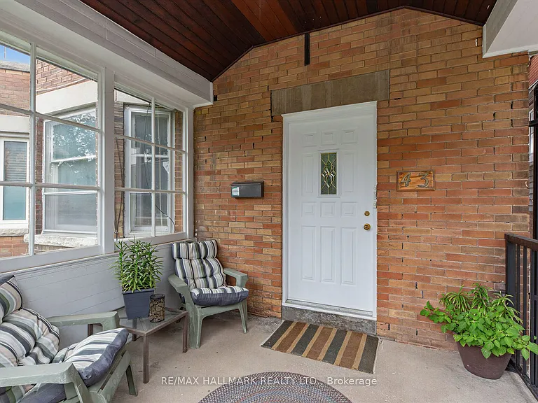 43 Highview Cres #3 — Photo 3