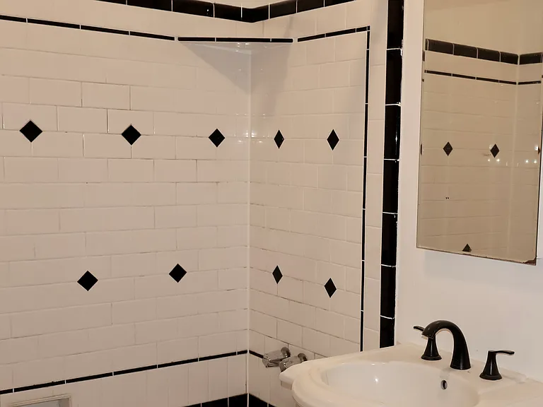 Burnside Apartments — Photo 5