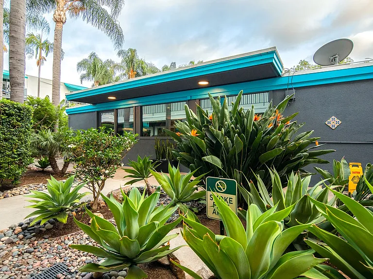 Catalina Pacific Apartments — Photo 24