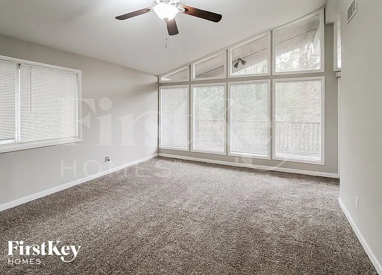 2483 Kings Park Cir — Photo 7