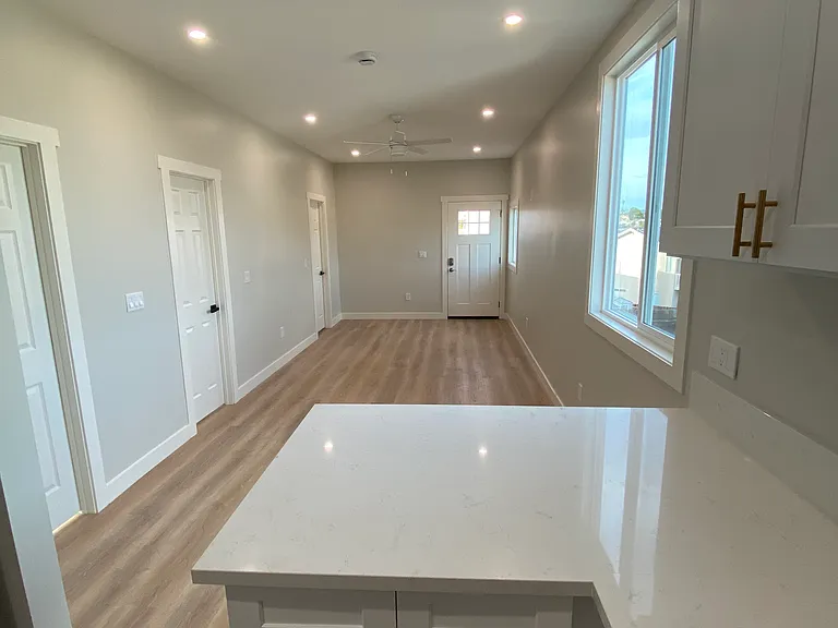 5076 La Paz Dr — Photo 2